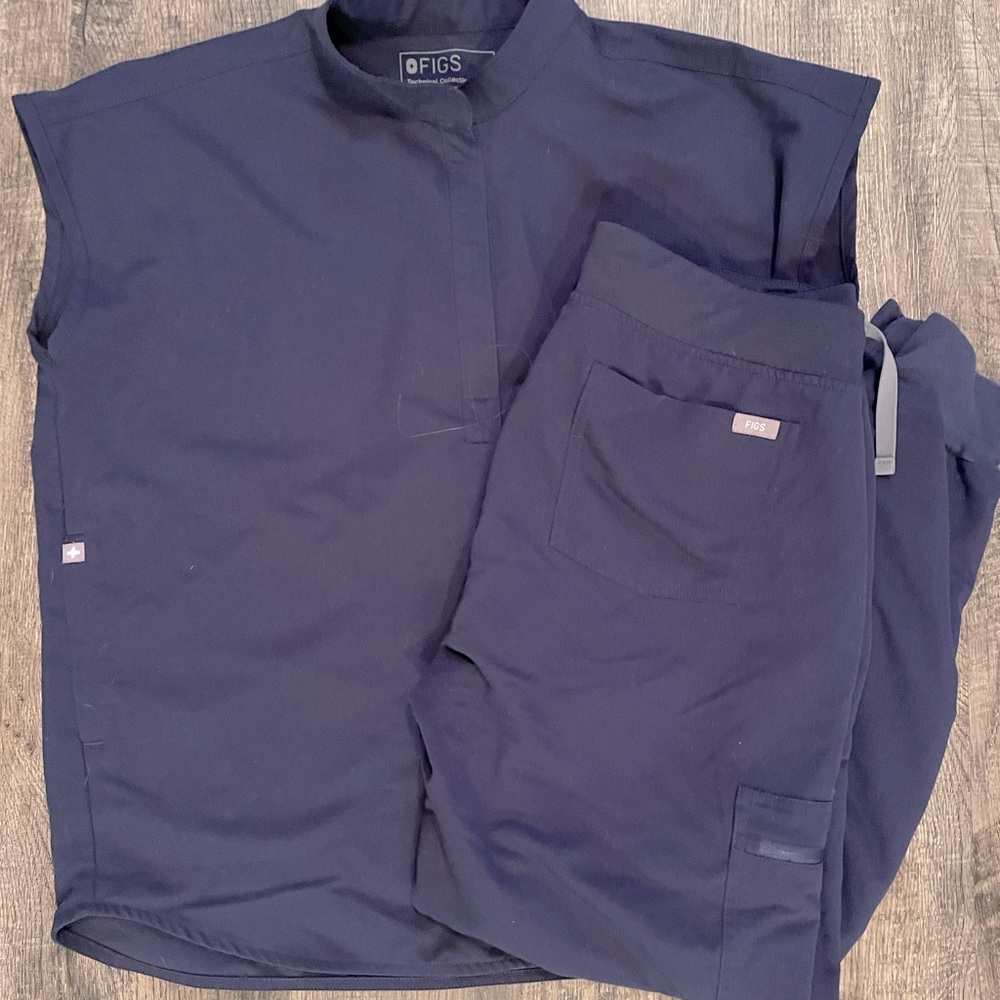 Women’s Figs Jogger Scrub Set - S Top/M Bottom